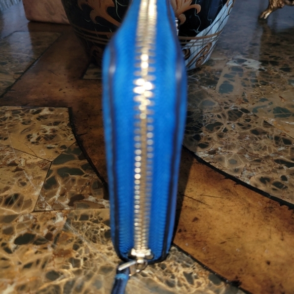 Tory Burch Blue Quilted Wallet - Picture 3 of 6